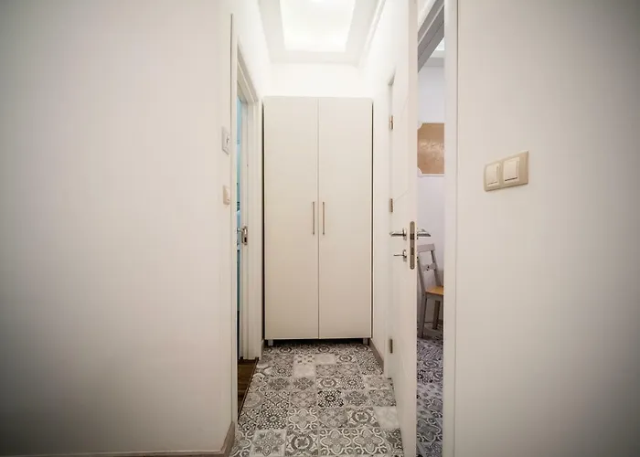 Pearl Life - No Window * Sofia