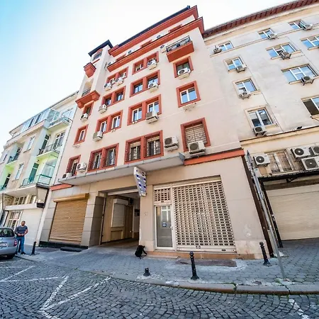 Pearl Life - No Window Sofia