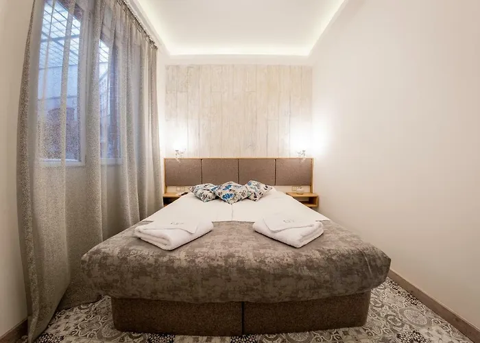 Pearl Life - No Window Apartment