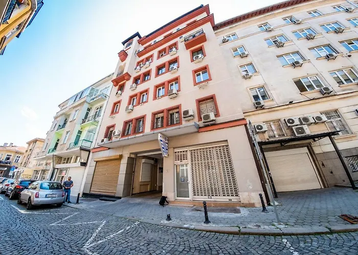 Pearl Life - No Window Sofia